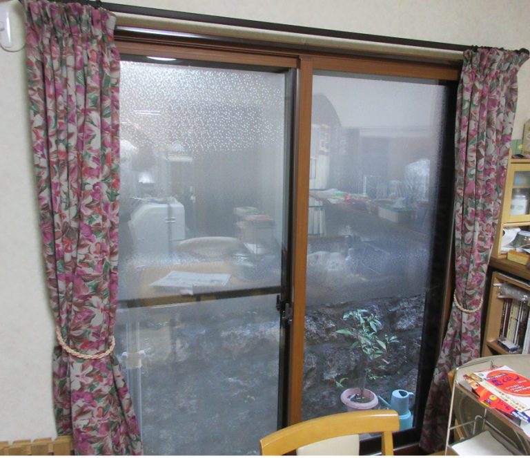 「毎日の窓拭きがなくなった！」結露対策に「LIXIL インプラス」