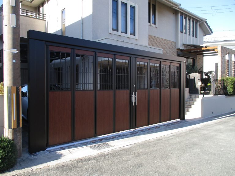 ファサードを一新、ステイタスを象徴する門回りへ