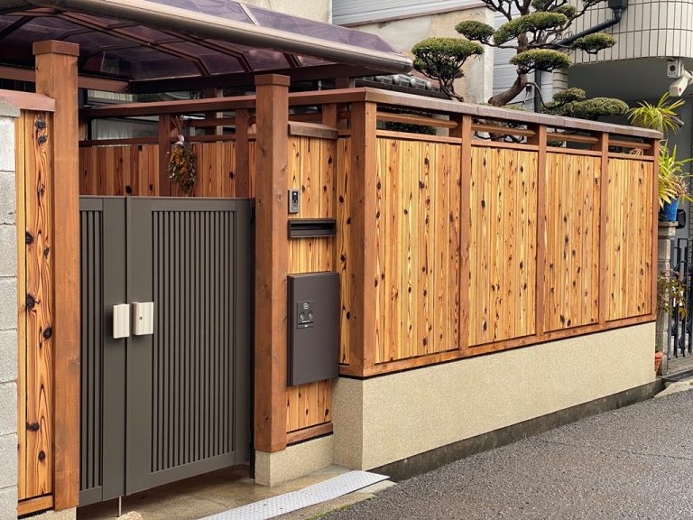 和風に板塀をリニューアル