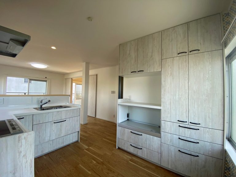 2階に造作対面キッチンを新設